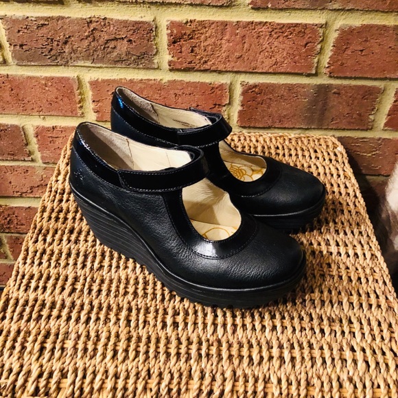 ‼️SOLD‼️New Fly London MJ wedges in black. - Picture 1 of 7